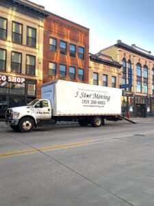 Moving truck